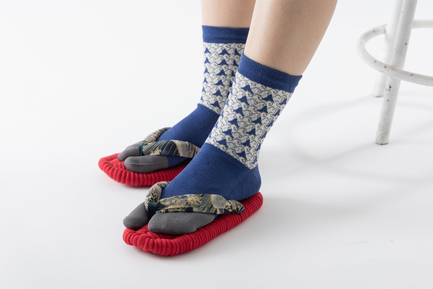 Knitting skills achieving both softness and a sense of balance